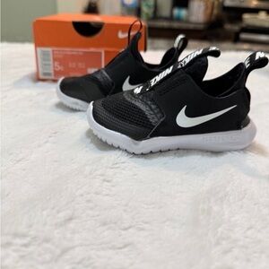 Nike flex runner baby shoes 5c